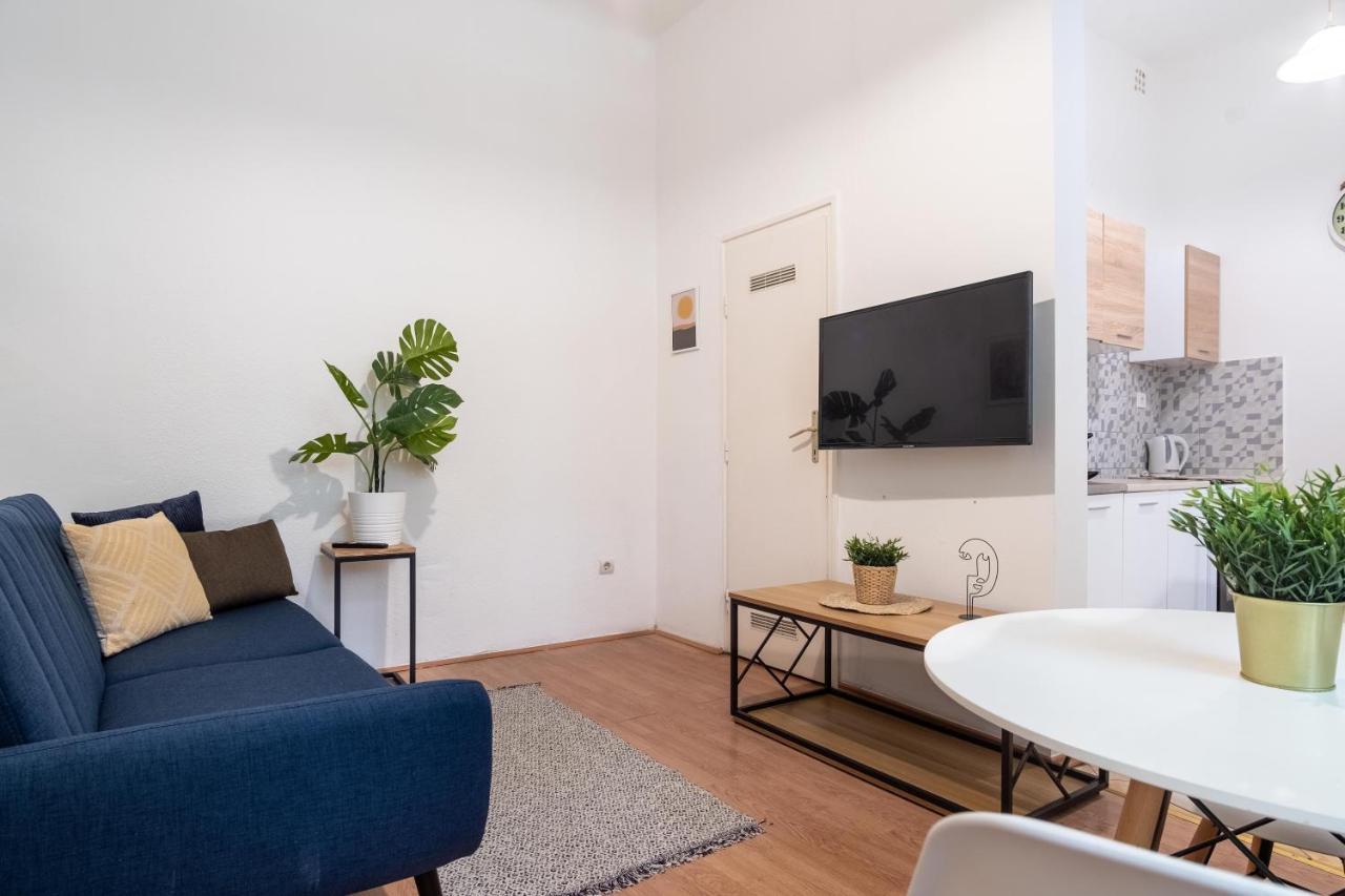 Appartamento Very Central 1-Br Apt With Patio Budapest Esterno foto