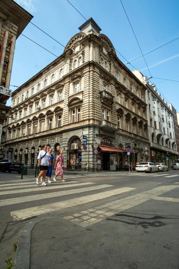 Appartamento Very Central 1-Br Apt With Patio Budapest Esterno foto