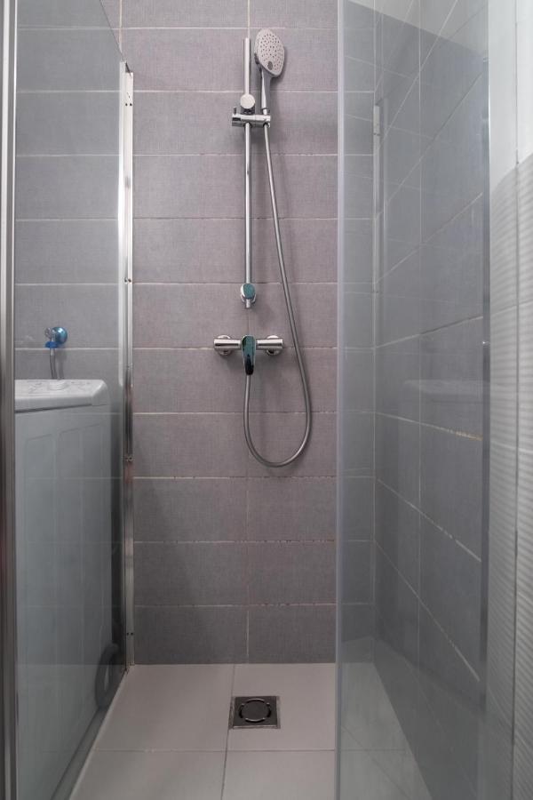 Appartamento Very Central 1-Br Apt With Patio Budapest Esterno foto
