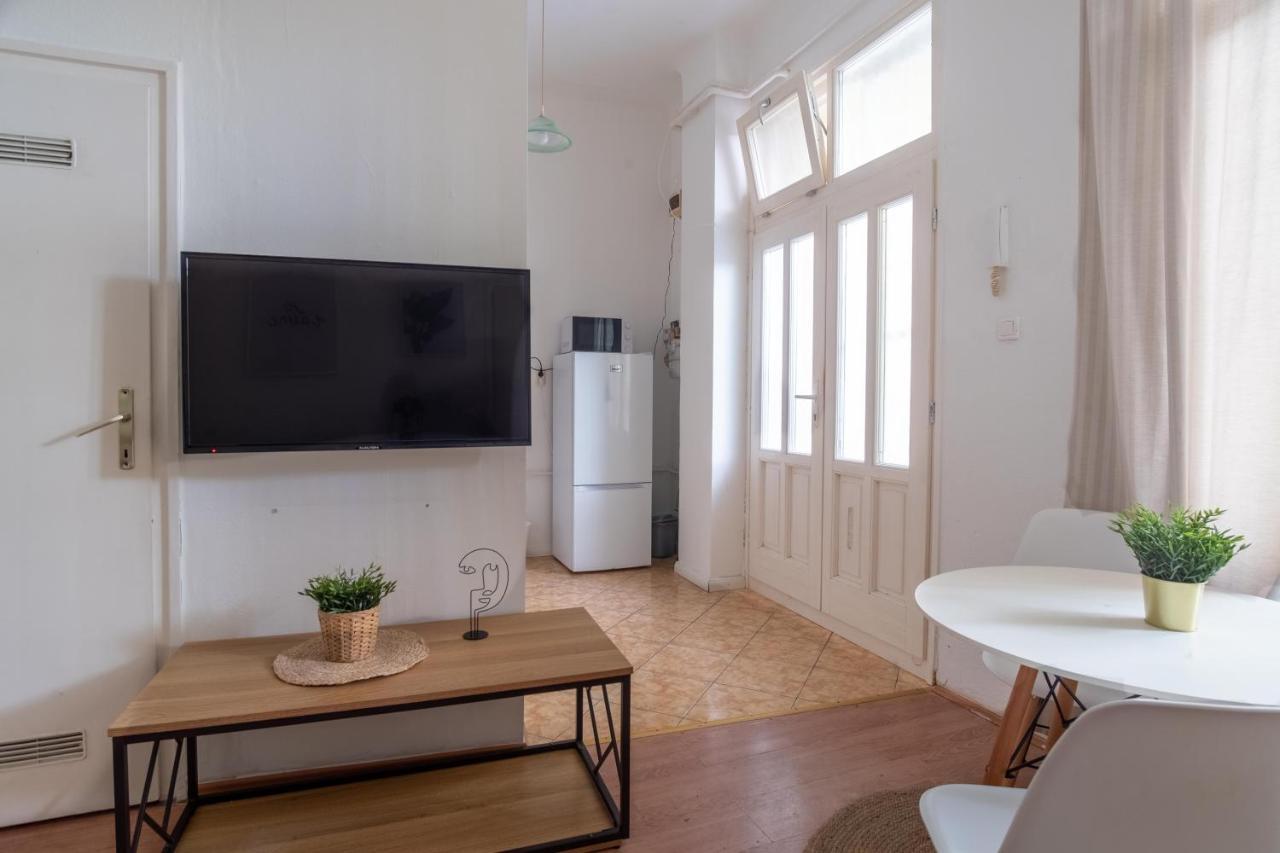 Appartamento Very Central 1-Br Apt With Patio Budapest Esterno foto
