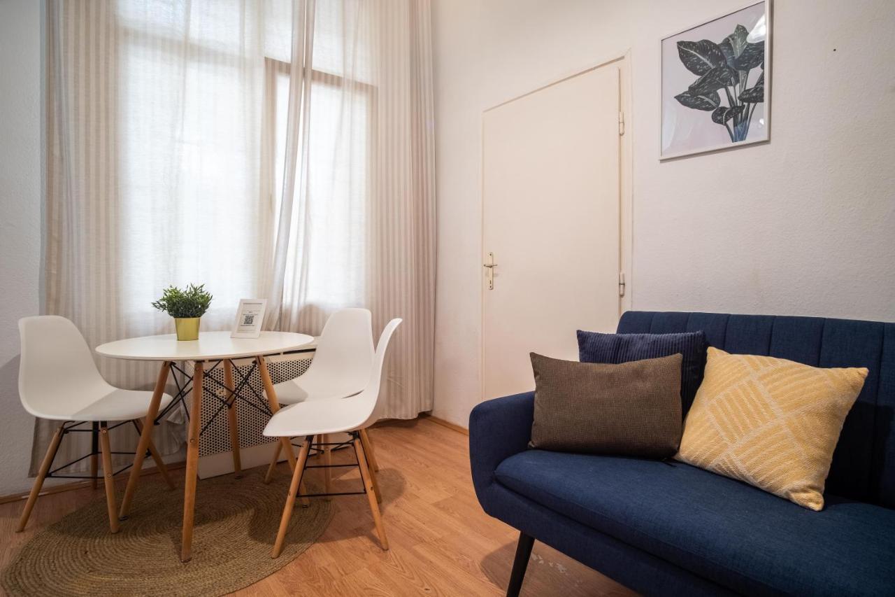 Appartamento Very Central 1-Br Apt With Patio Budapest Esterno foto