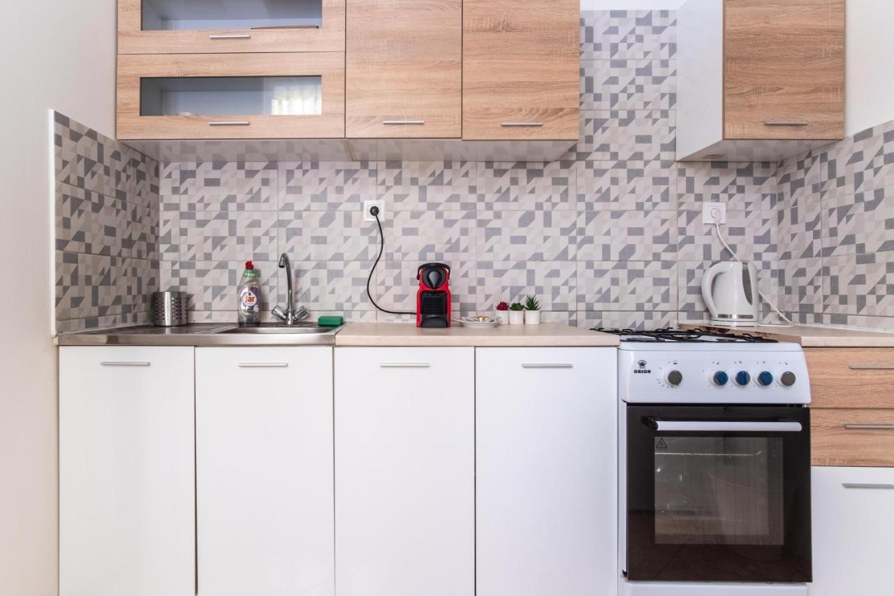 Appartamento Very Central 1-Br Apt With Patio Budapest Esterno foto