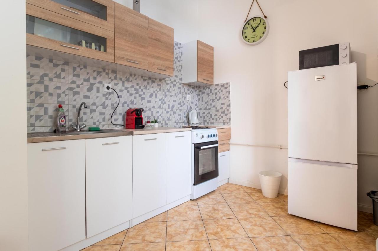 Appartamento Very Central 1-Br Apt With Patio Budapest Esterno foto
