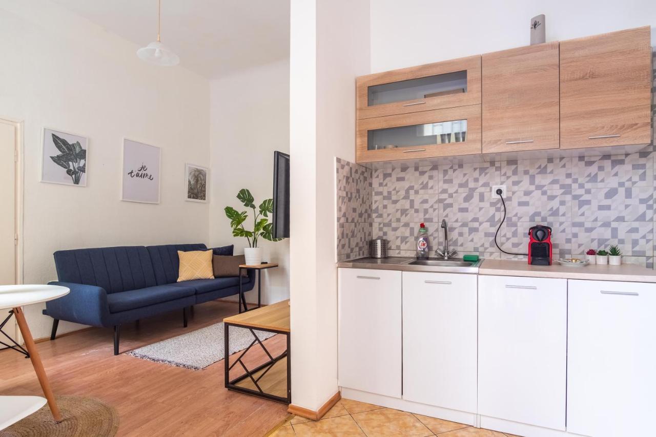 Appartamento Very Central 1-Br Apt With Patio Budapest Esterno foto