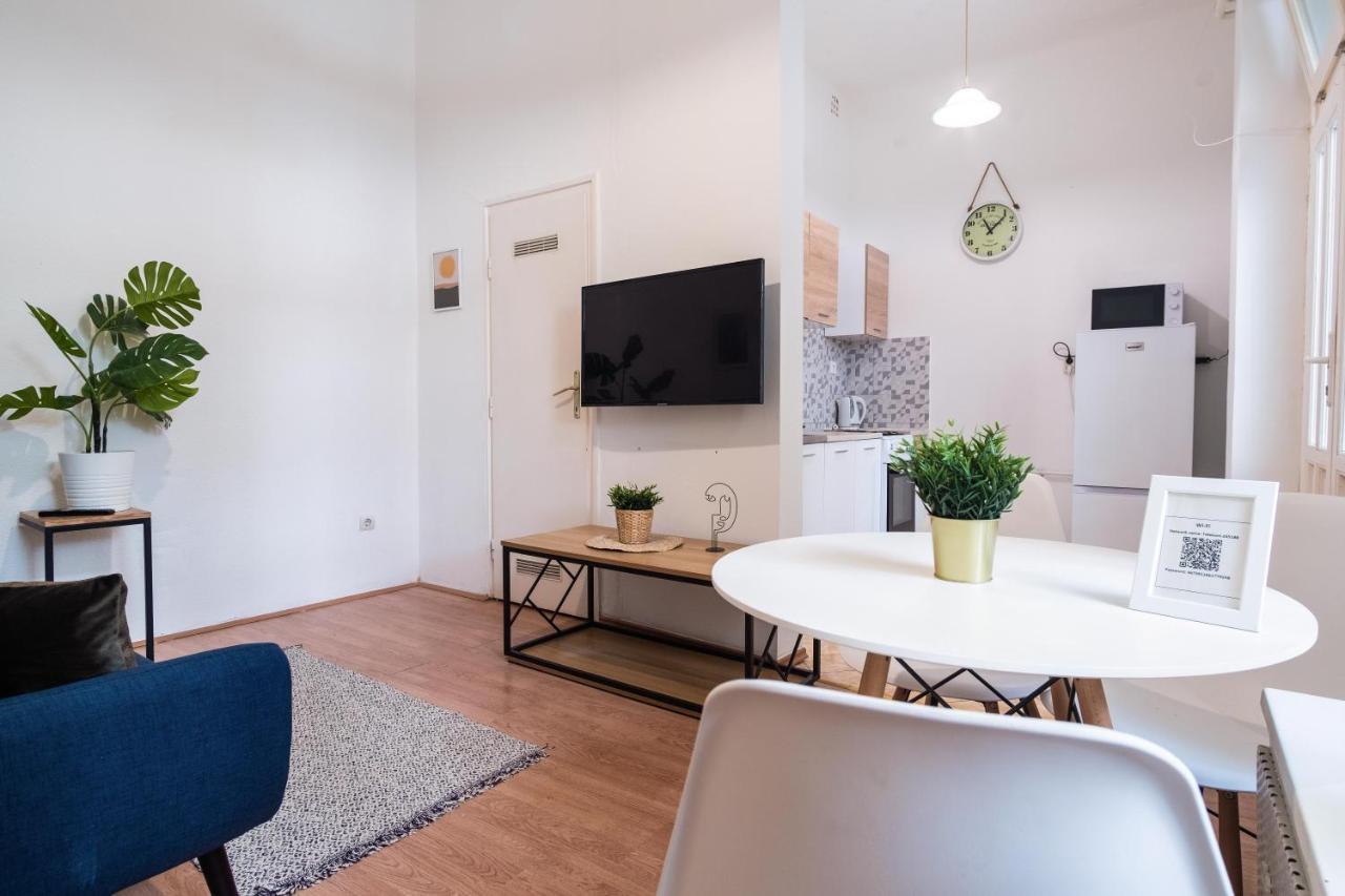 Appartamento Very Central 1-Br Apt With Patio Budapest Esterno foto